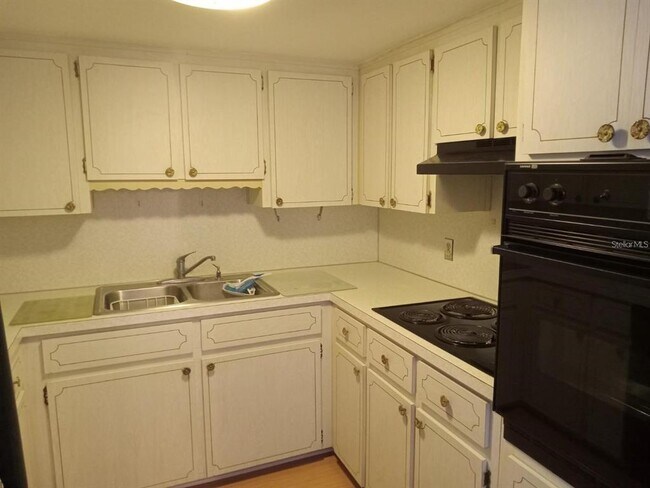 Building Photo - 2462 Brazilia Dr