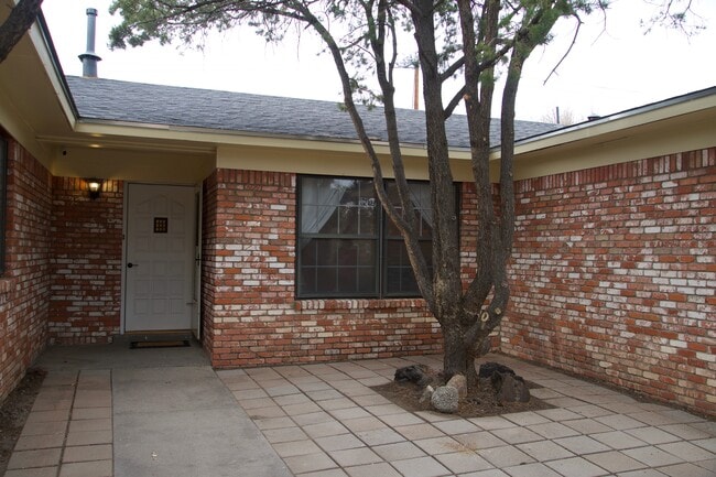 Front - 12413 Morocco Rd NE