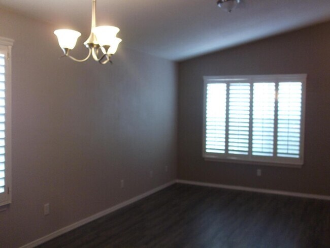 Foto del edificio - 681 Wind River Ave