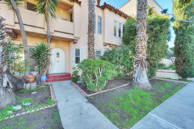 Building Photo - 838 6th St