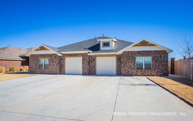 Foto del edificio - 12007 Englewood Ave