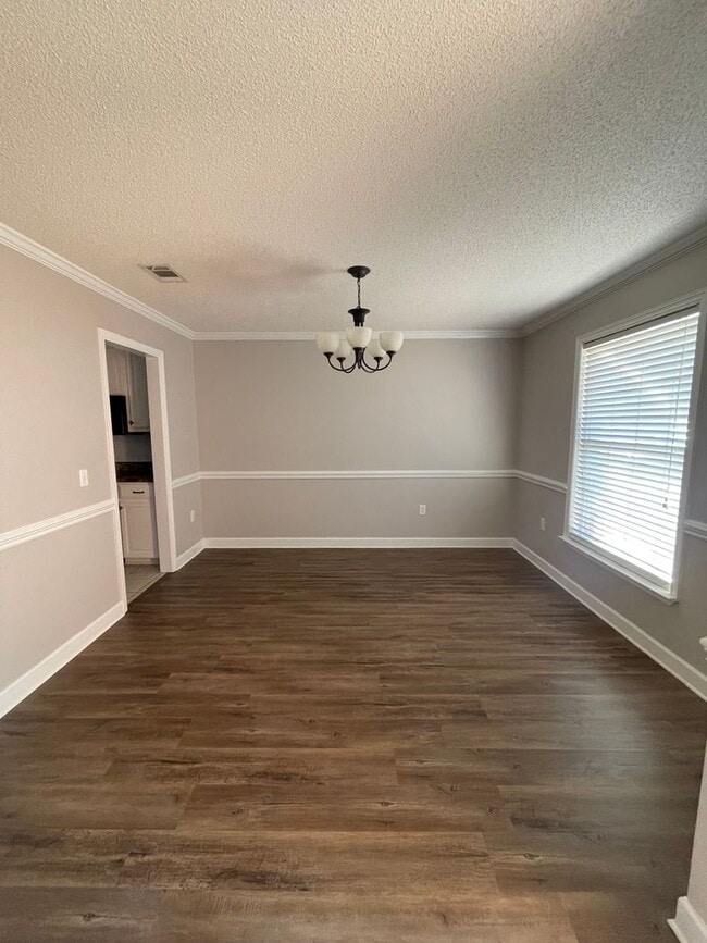 Building Photo - The Woodlands   1/2 off 1st month rent wit...