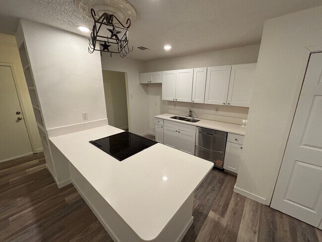 Foto del edificio - 536 Normandy Ln