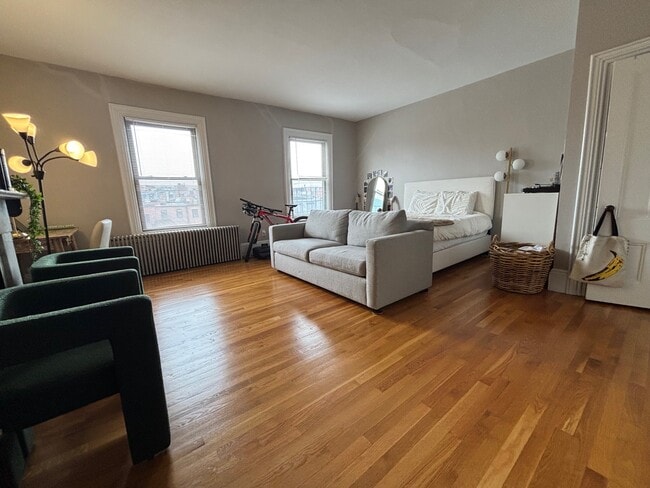 Building Photo - 82 Charles St