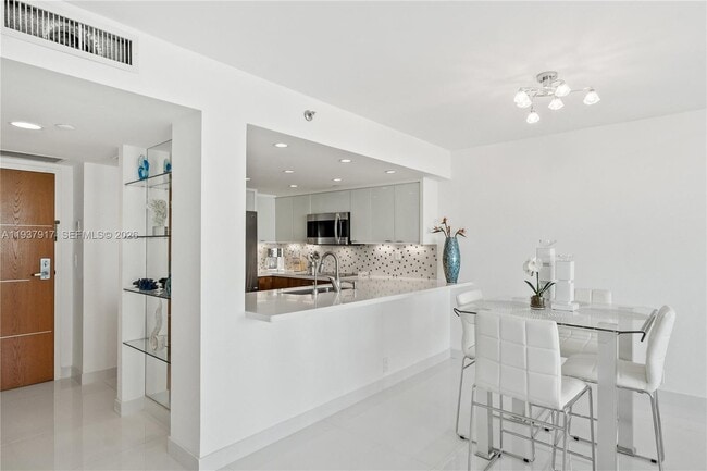 Foto del edificio - 400 South Pointe Dr