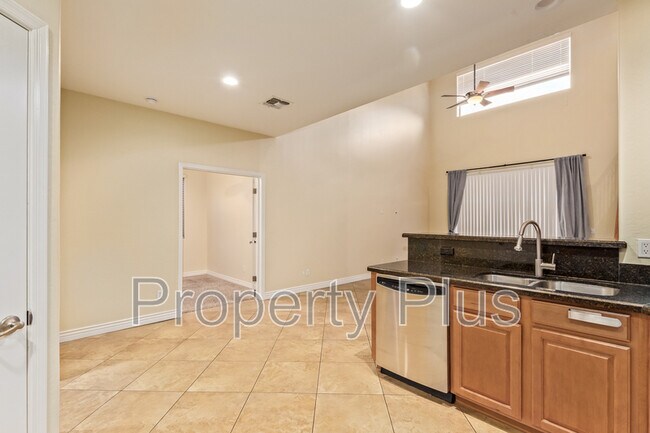 Building Photo - 8355 W Molly Ln