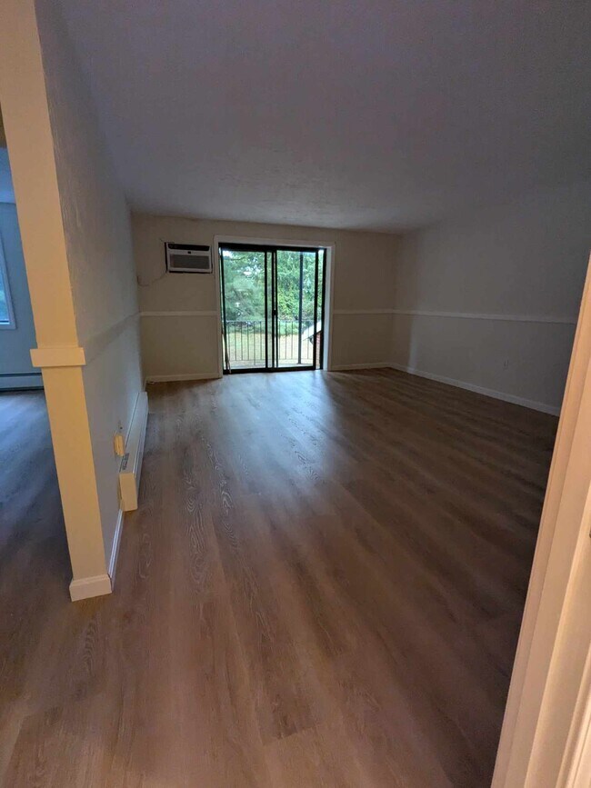 Building Photo - 8 Longmeadow Dr