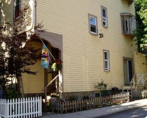 Building Photo - 64 White Pl