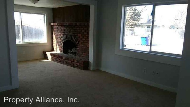 Building Photo - 149 W Gregson Ave