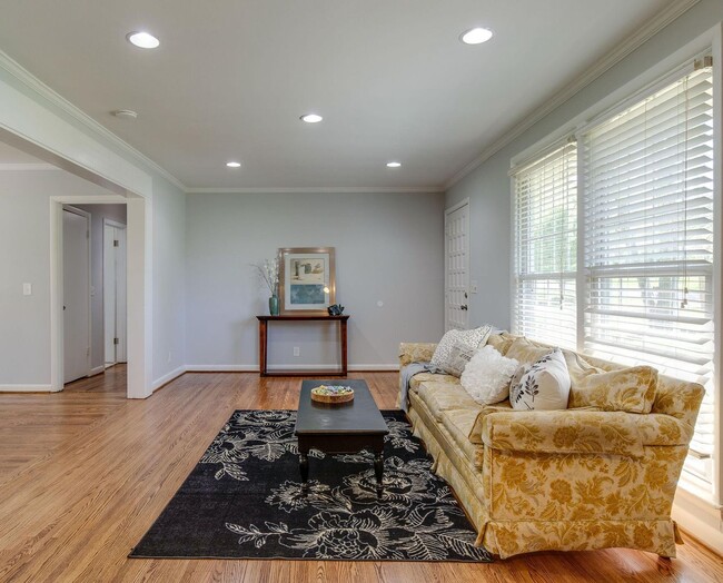 Foto del edificio - $2500/mo A newly remodeled 3 bedroom 2.5 B...