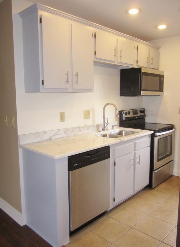 Granite countertops & Stainless appliances - 322 S Poplar St