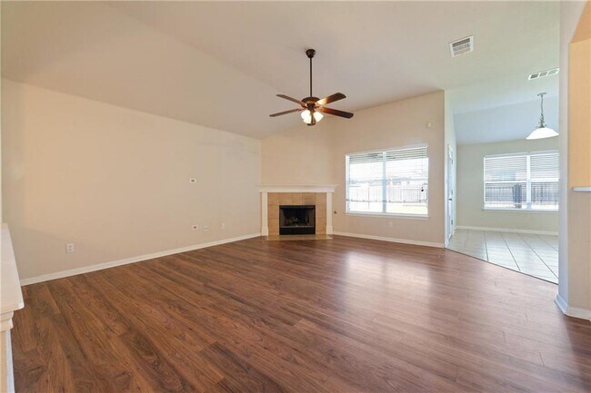 Foto del edificio - 4507 Western Lake Dr