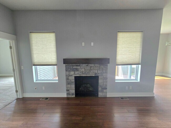 Foto del edificio - 5 Bedroom/3Bath Single Family Home