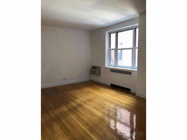 Foto del edificio - 360 W 55th St