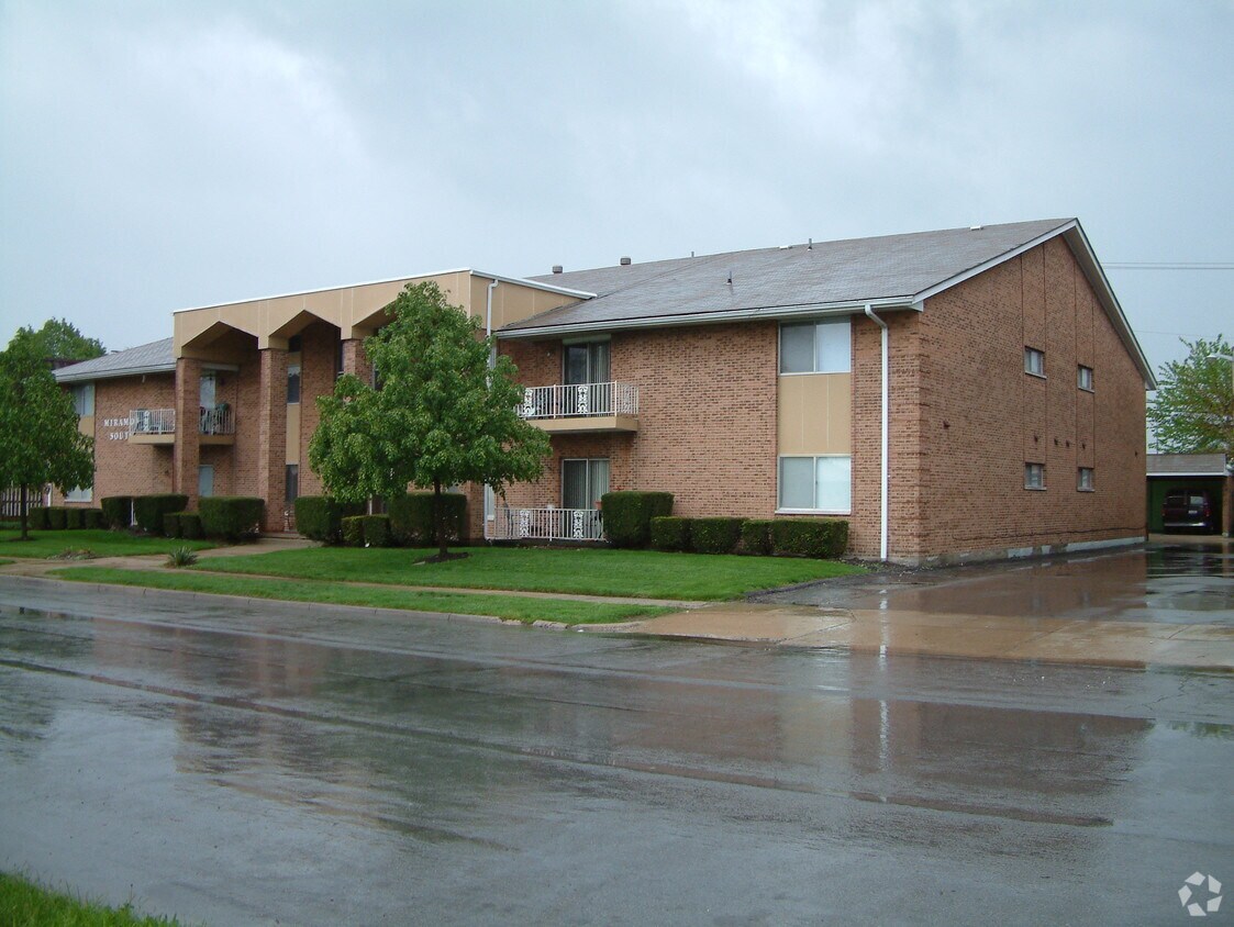 Building Photo - Miramor South
