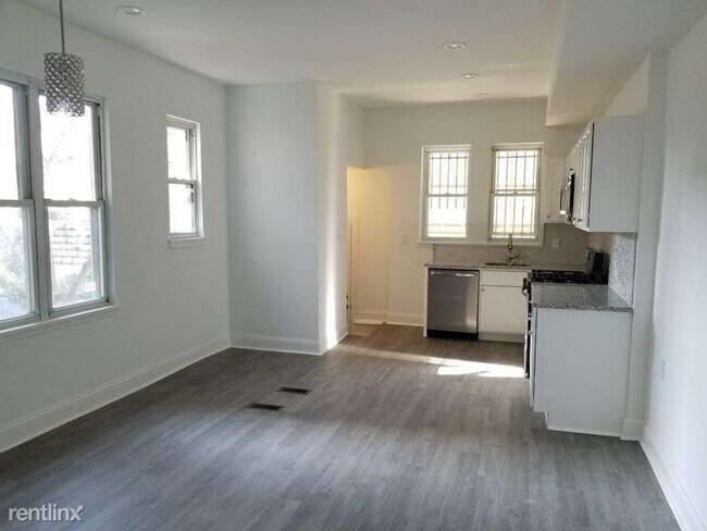 Building Photo - 3 br, 2 bath Townhome - 3412 Holmes Ave