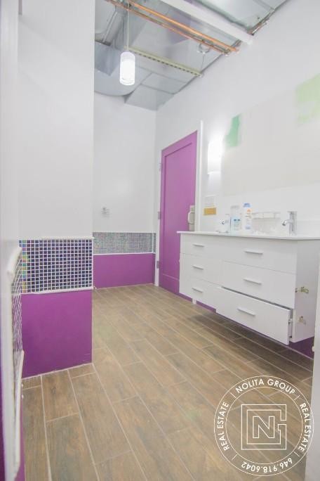 Building Photo - 156 Mott St