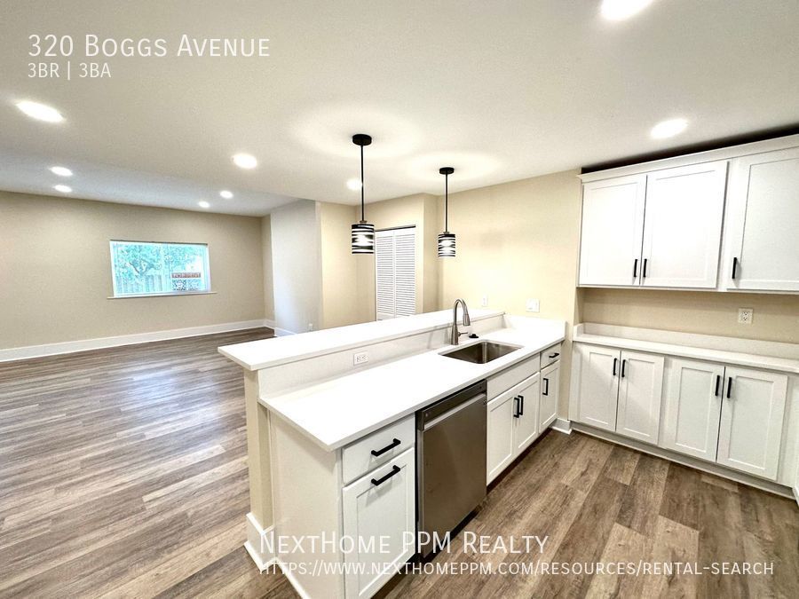 Primary Photo - Gorgeous must see 3 bed, 3 bath updated ho...
