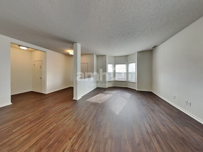 Foto del edificio - 12610 E 131st Street