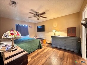 Building Photo - 421 Broadway St