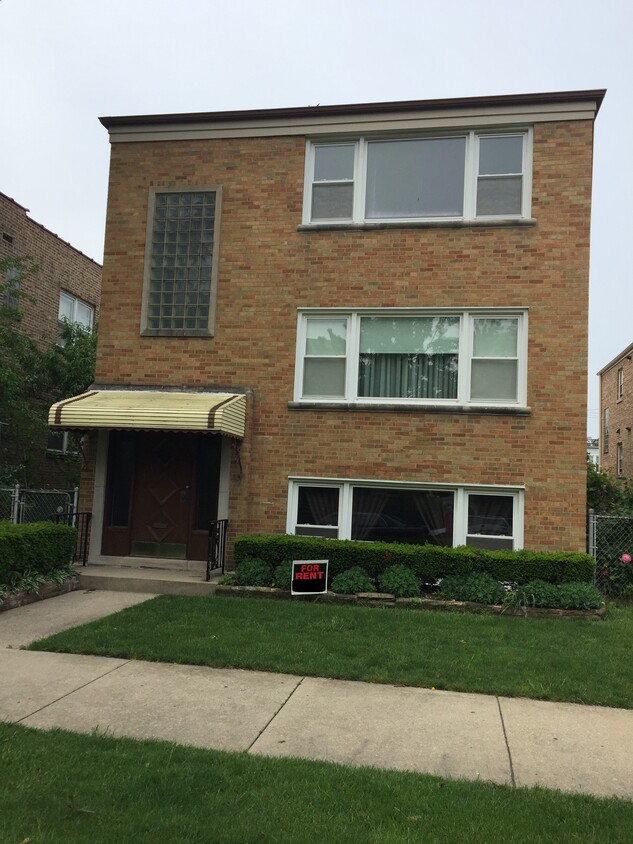Garden Apartment - 2738 W Berwyn Ave