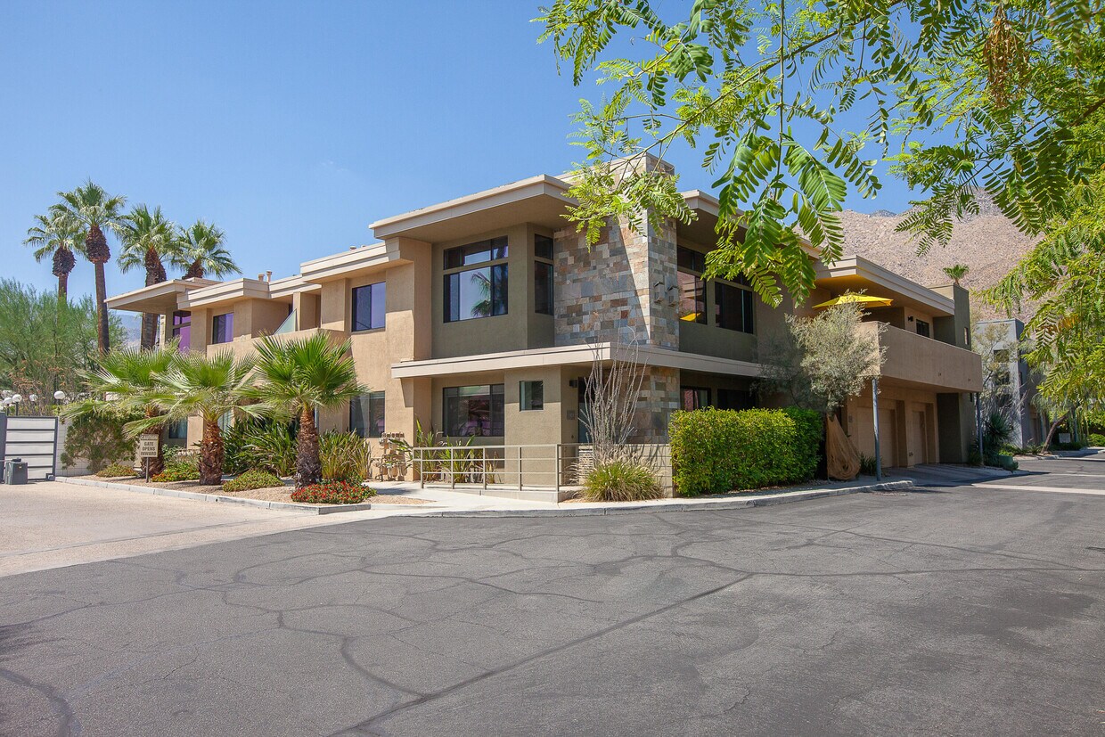 Primary Photo - 810 E Palm Canyon Dr