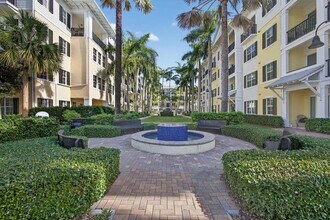 Building Photo - 225 S Latitude Cir