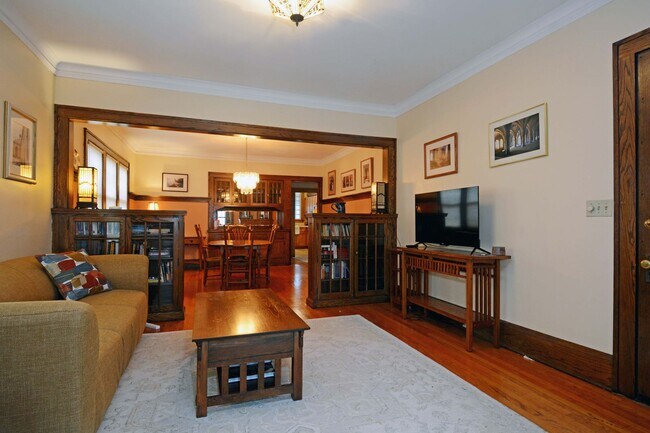 Building Photo - Charming, Fully Furnished 2BR Condo – All Utilities Included!