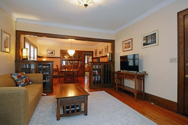 Building Photo - Charming, Fully Furnished 2BR Condo – All Utilities Included!