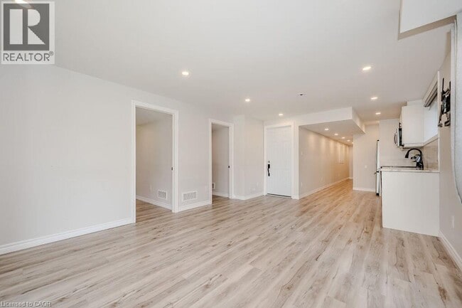 Building Photo - 277 Dewdrop Cres