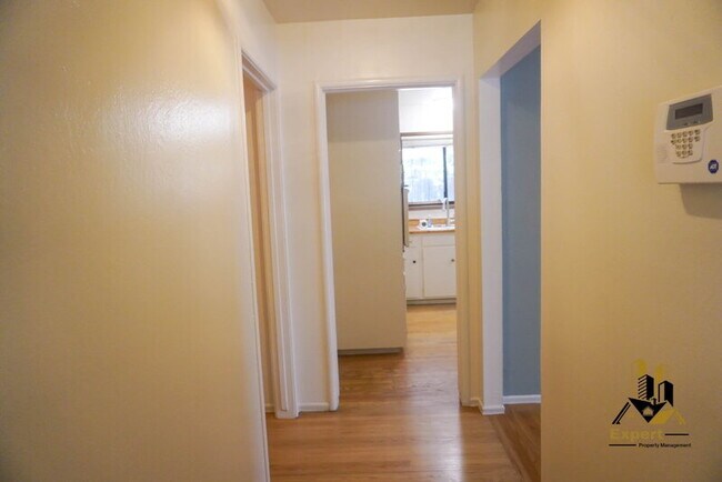 Foto del edificio - 7479 Skycrest Ct