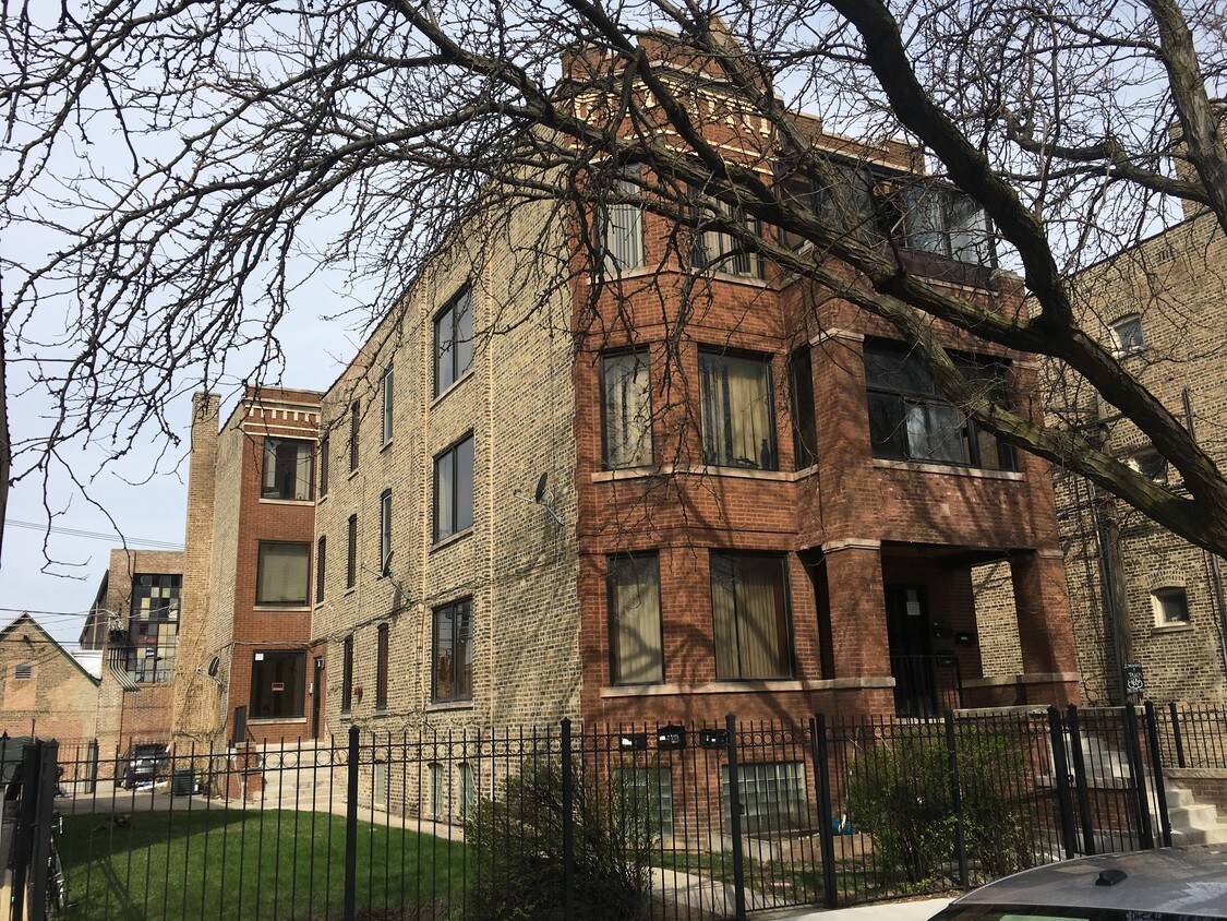 Foto del edificio - 2544 N Harding Ave