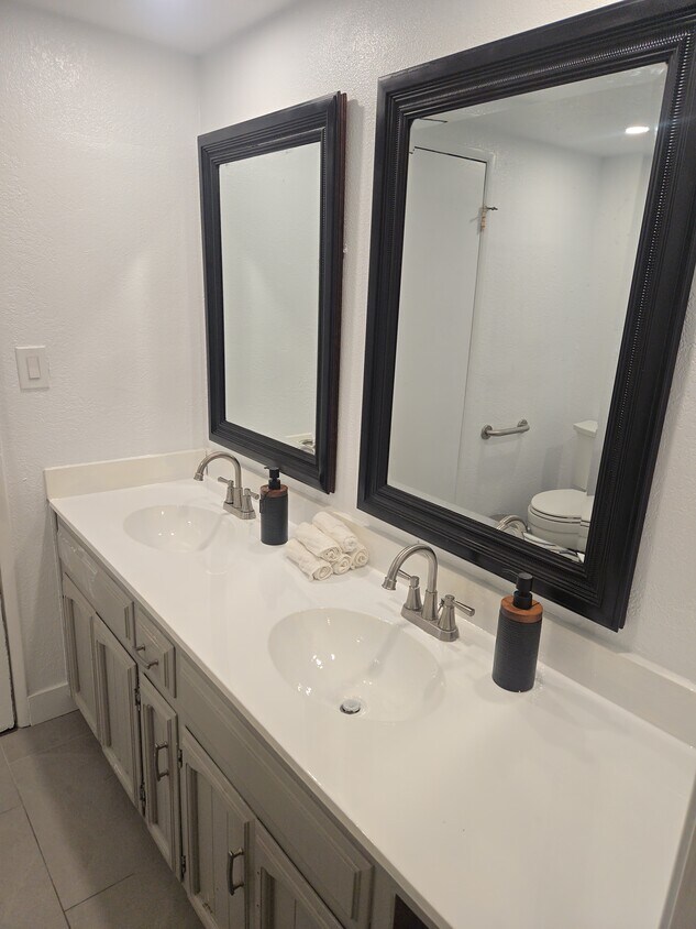 Foto del edificio - 1702 Brown St