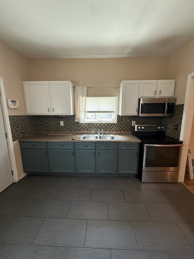 Kitchen - 1805 Southeastern Ave