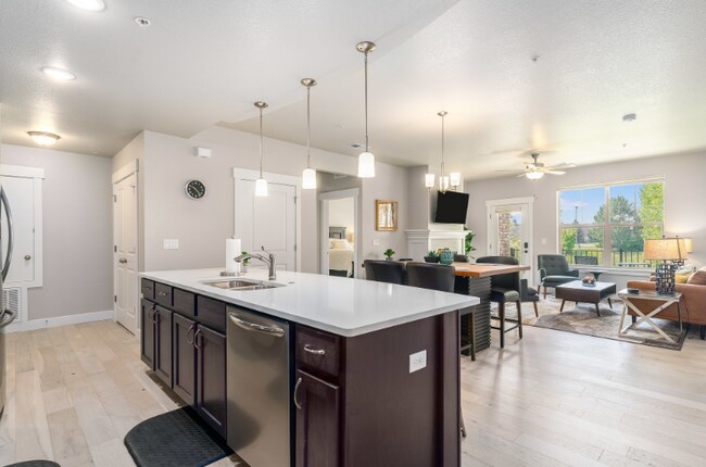 Building Photo - 4612 Hahns Peak Dr