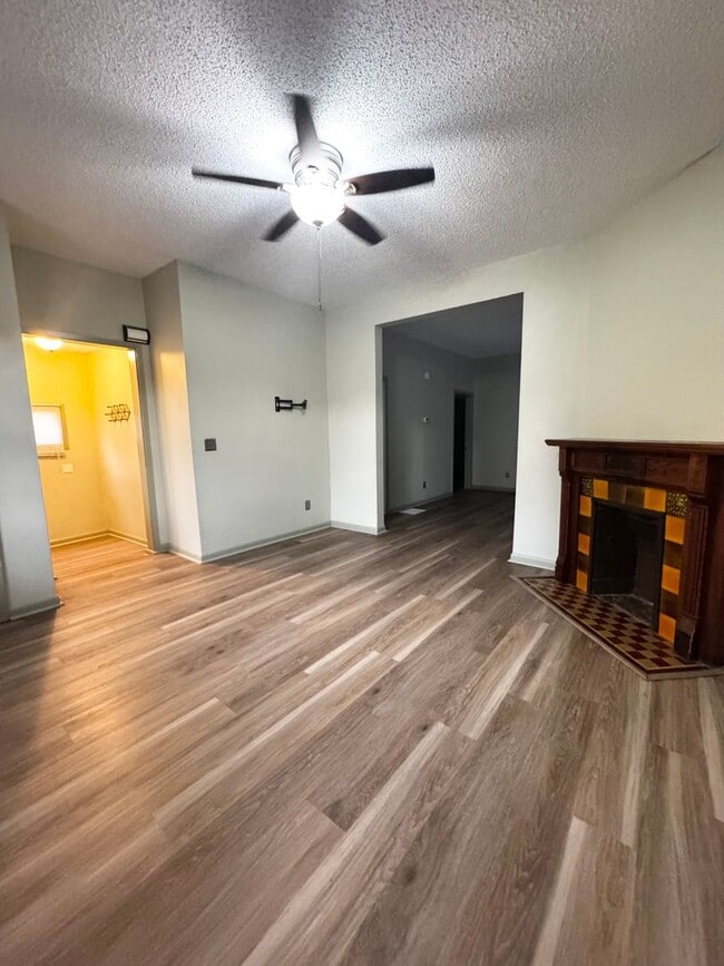 Building Photo - 1145 Park Ave