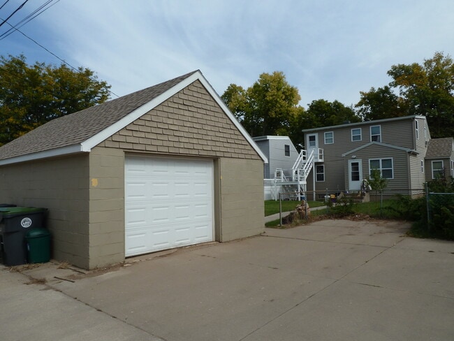 1 car garage with opener - 1814 20th St S