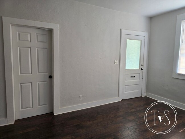 Building Photo - RATE DROP ALERT! (was $1945/month)