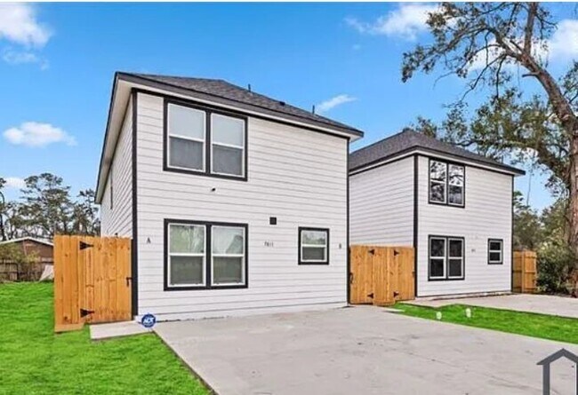 Foto del edificio - 8224 Bigwood St
