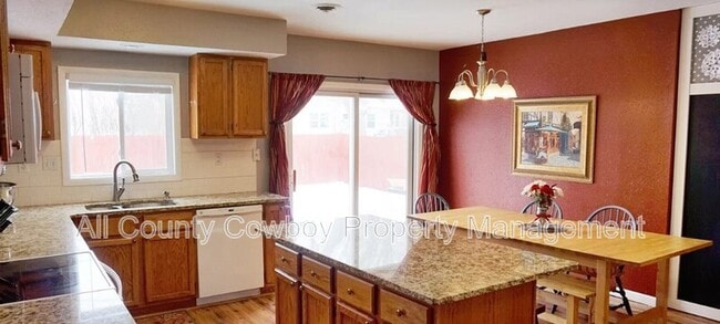 Foto del edificio - 1915 E Custer St