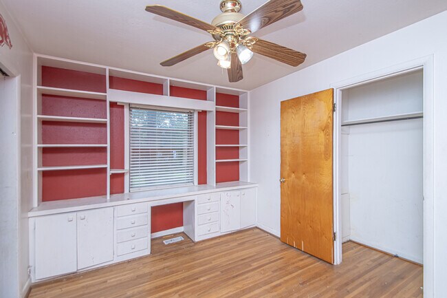 Foto del edificio - 3813 Hillside Dr