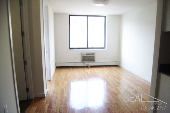 Foto principal - 900 Metropolitan Ave