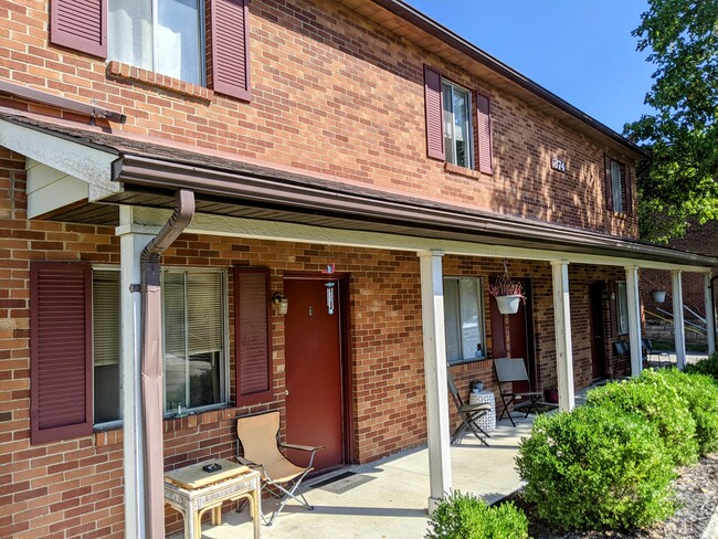 Foto del edificio - 374 E Tompkins St