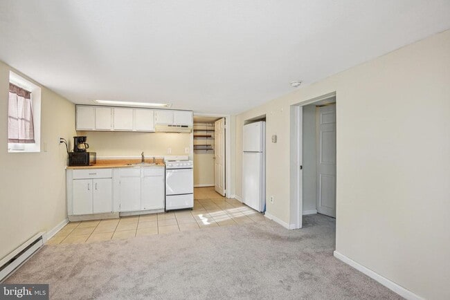 Building Photo - 209 Locust St