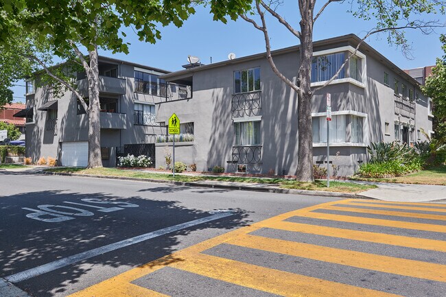 Foto del edificio - 9725 Charleville Blvd