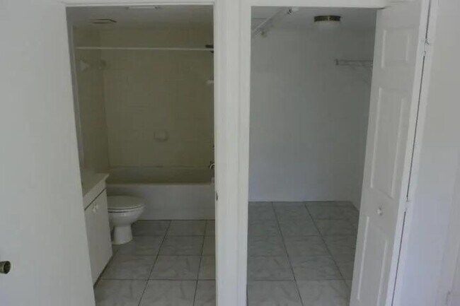 Foto del edificio - 925 NE 34th Ave