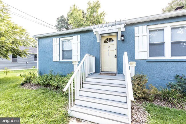 Building Photo - 618 Cypress Rd