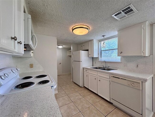 Building Photo - 8800 Clearbrook Trail