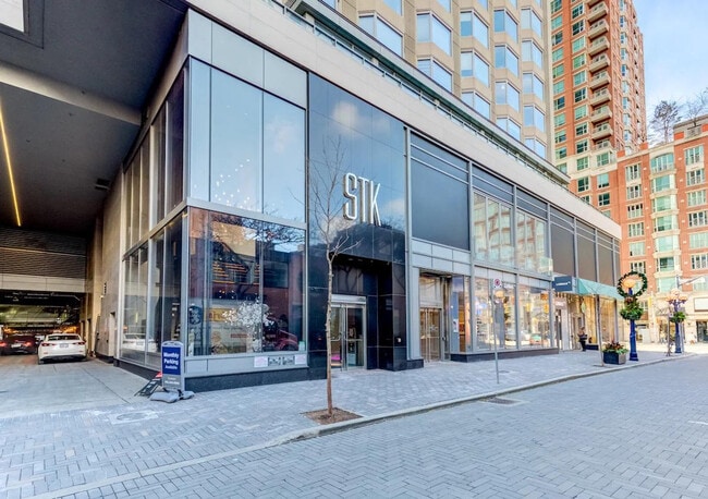 Photo du bâtiment - 155 Yorkville Ave