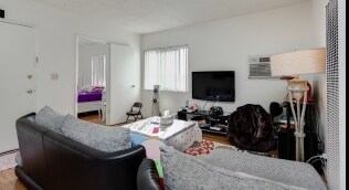 Sala de estar - 833 W Duarte Rd